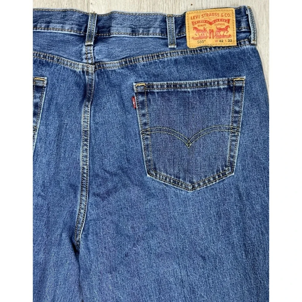 Levis 550 Relaxed Fit Jeans Men Size 42x32 Straight Leg Medium Wash Denim Casual